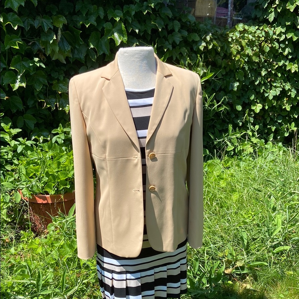 Valerie Stevens Tan Blazer Classic Notched Lapel Lightweight